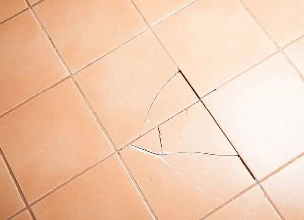 Nguyên nhân nứt vỡ nền gạch 1