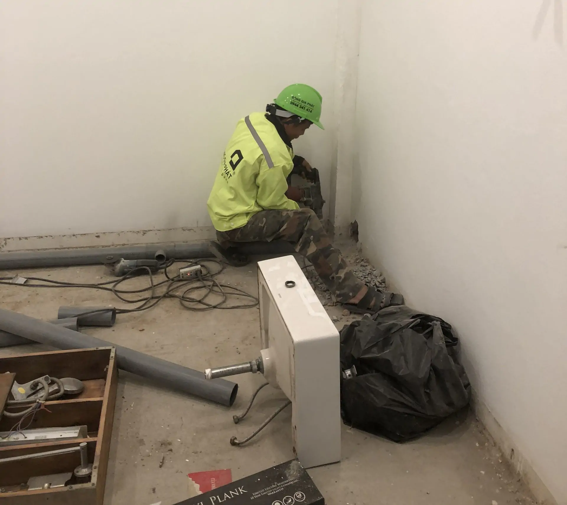 Sửa chữa đường ống nước nhà vệ sinh bị hỏng - Sửa Chữa Nhanh 24/7