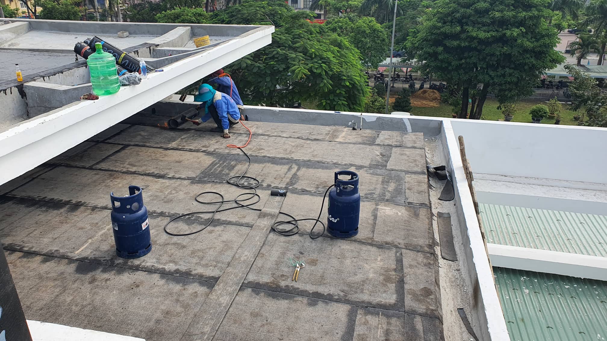 Chống thấm máng xối seno bằng màng khò nóng bitum