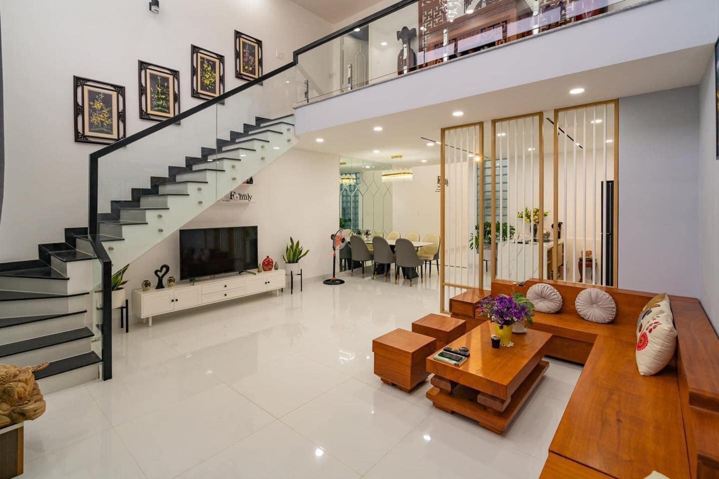 thành nhà có gác lửng