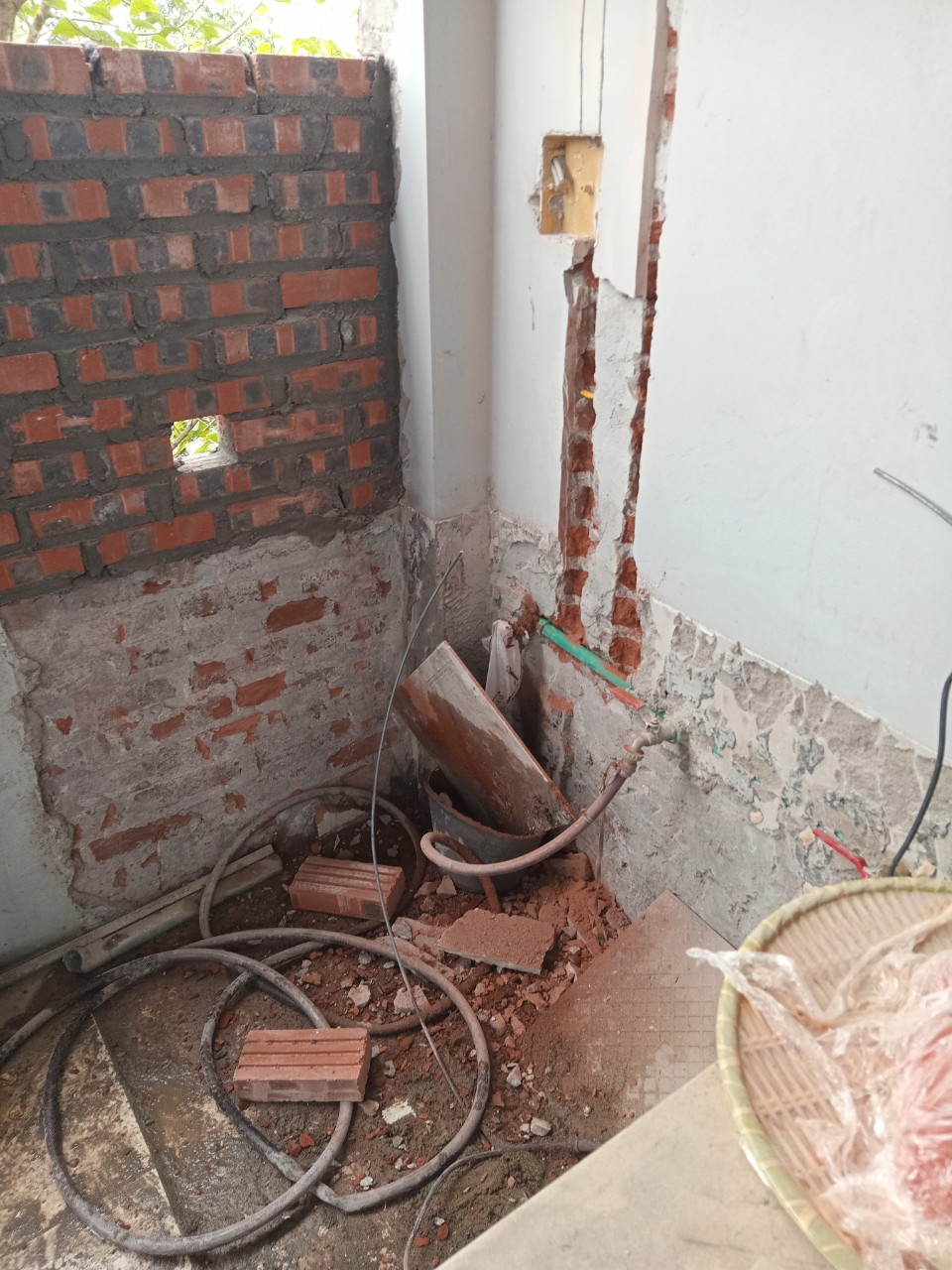 Một số lưu ý khi tính giá thi công điện nước theo mét vuông