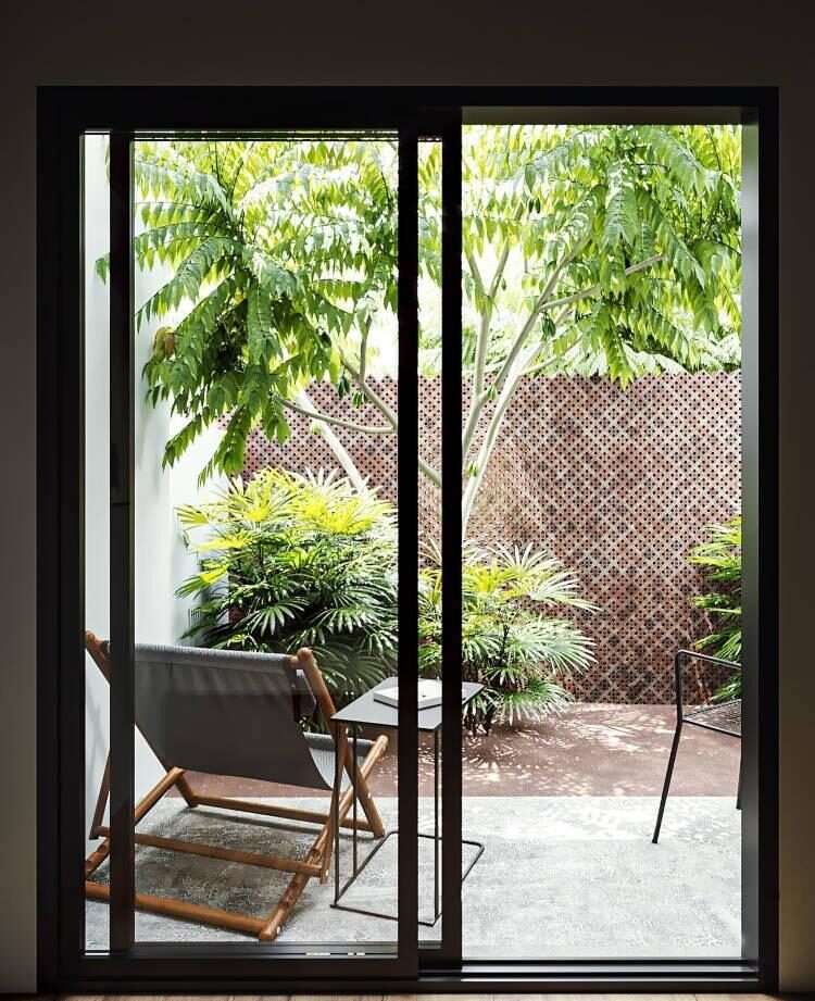 Mẫu nhà gác lửng mái ngói đẹp, hiện đại (9)