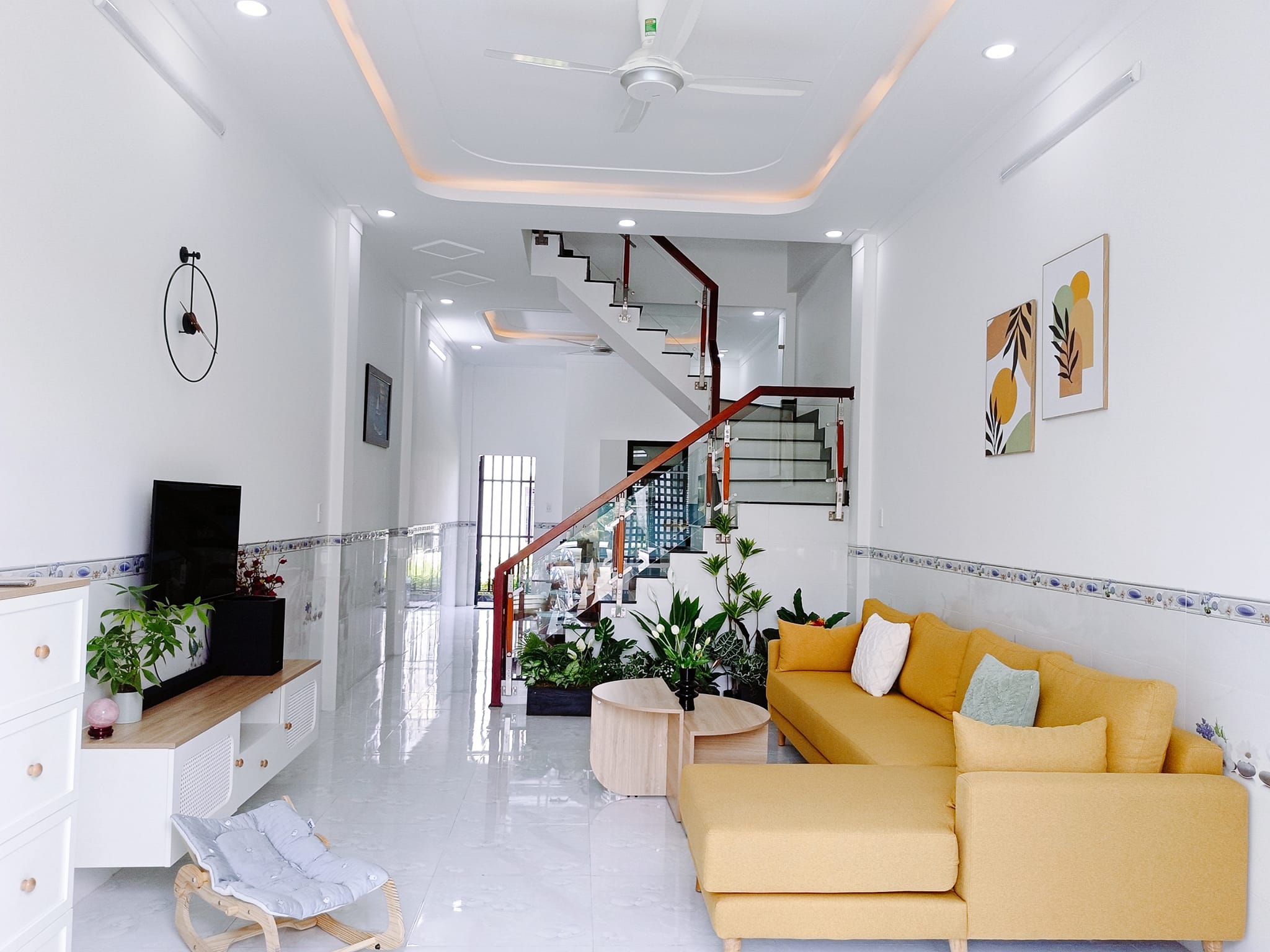 Đây là toàn cảnh phòng khách nhà chị Thủy