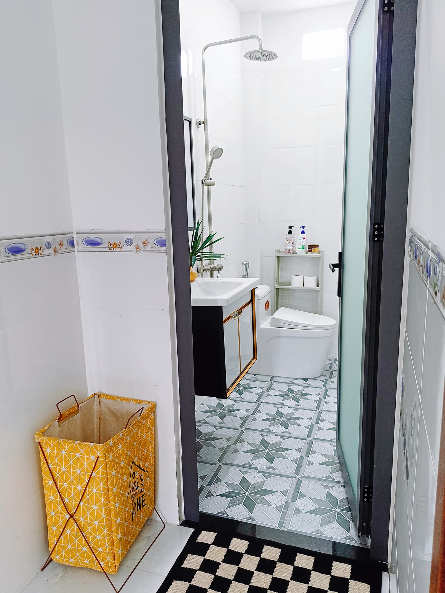Này là nhà WC ở tầng 2