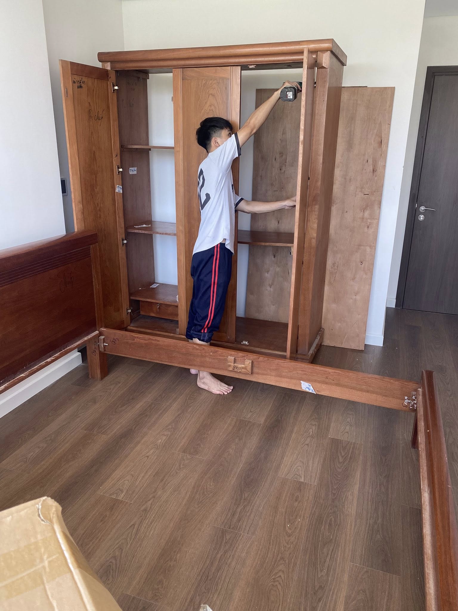 Sửa chữa tủ gỗ