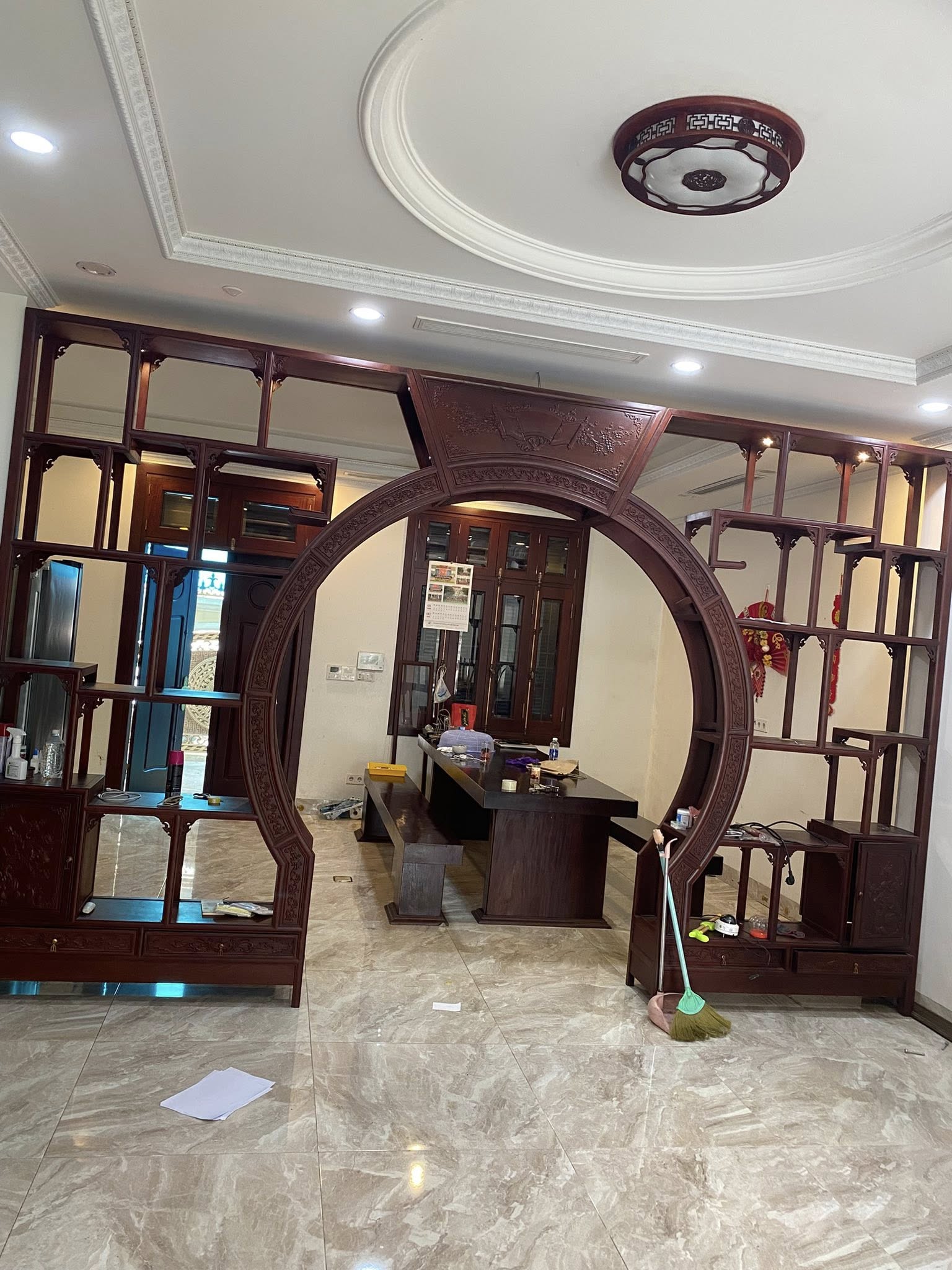 Sửa chữa kệ rượu vang bằng gỗ
