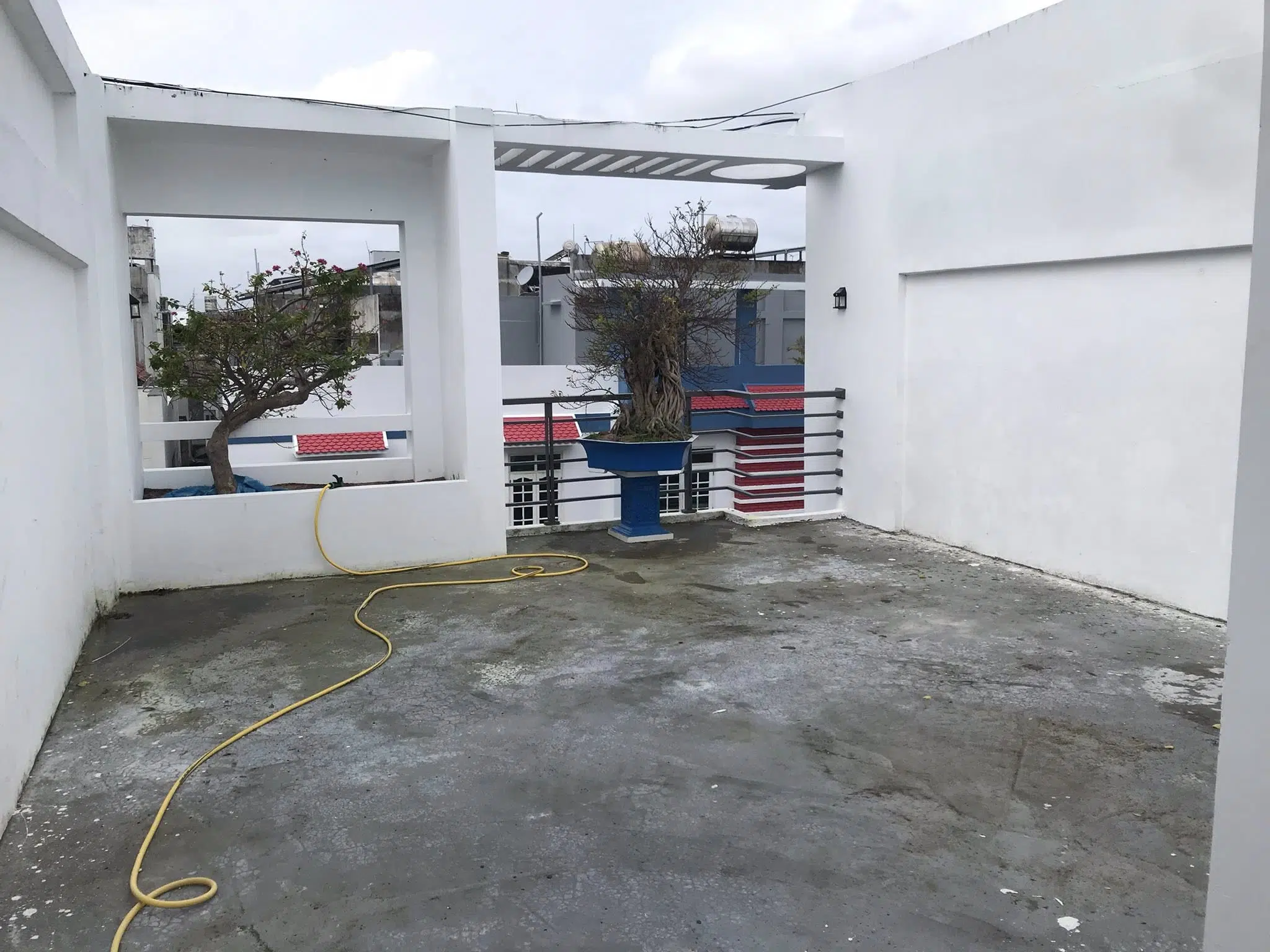 Thi công chống thấm sân thượng nhà anh Sơn tại quận Cầu Giấy