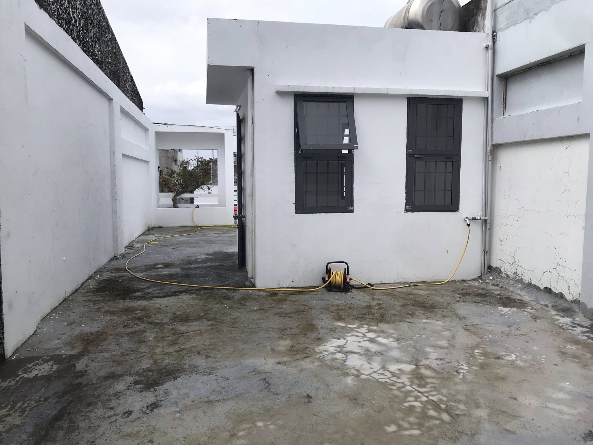 Thi công chống thấm sân thượng nhà anh Sơn tại quận Cầu Giấy 2