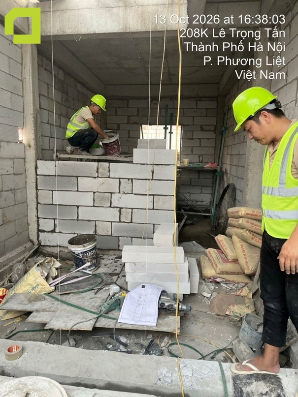 Xây tường ngăn bên trong nhà bằng gạch bê tông khí chưng áp